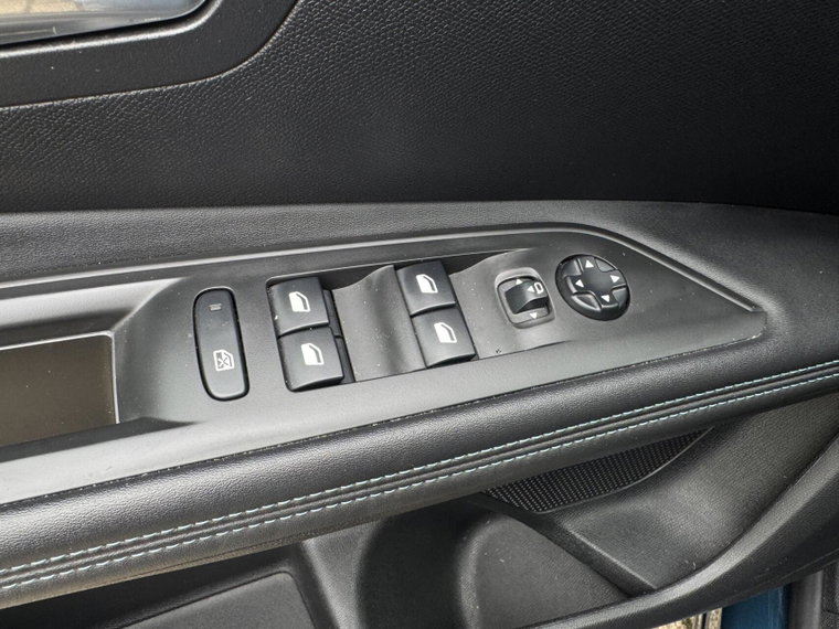 Vehicle Image 32