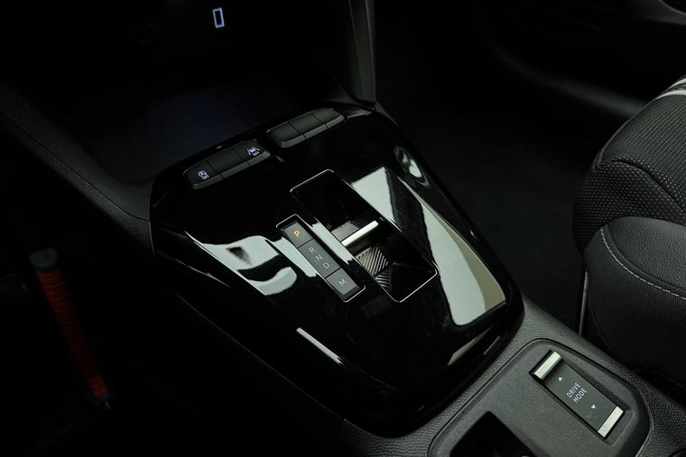 Vehicle Image 25
