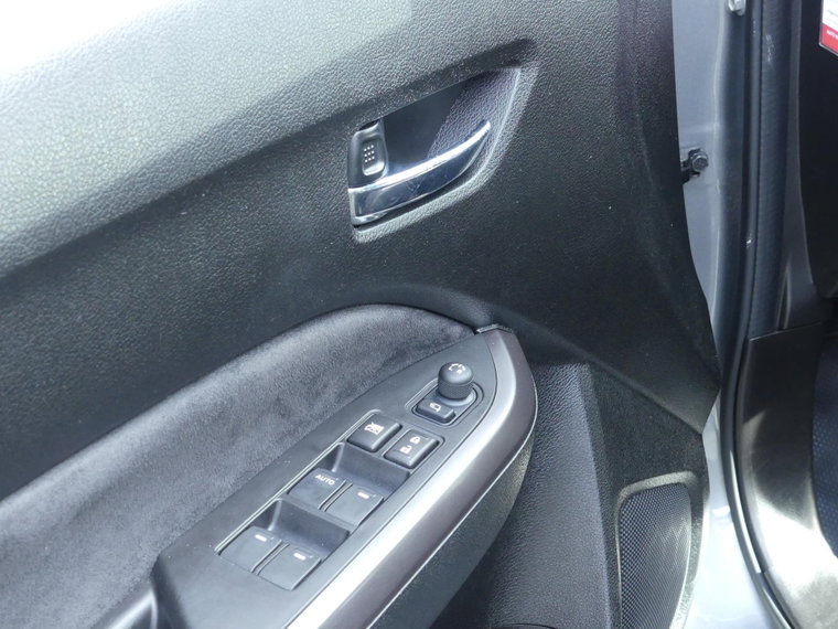 Vehicle Image 17