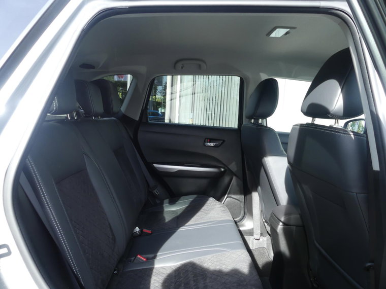 Vehicle Image 32