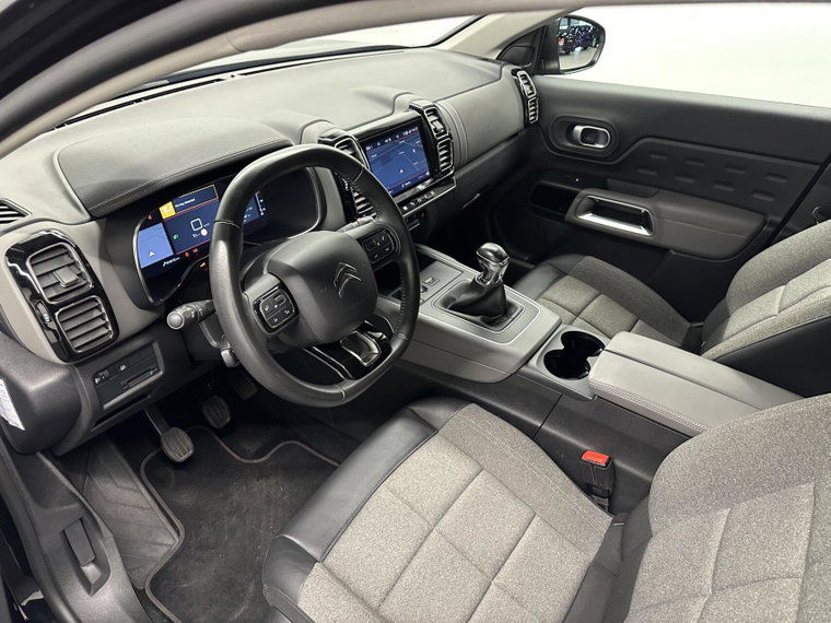 Vehicle Image 15