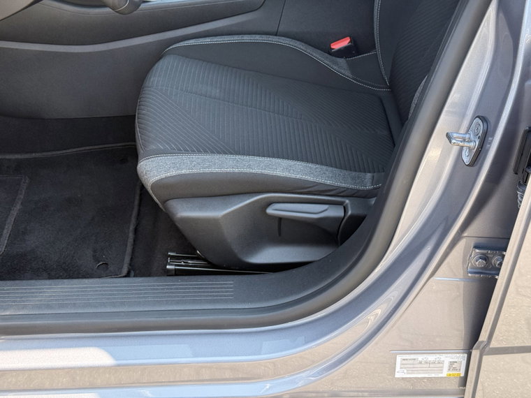 Vehicle Image 35