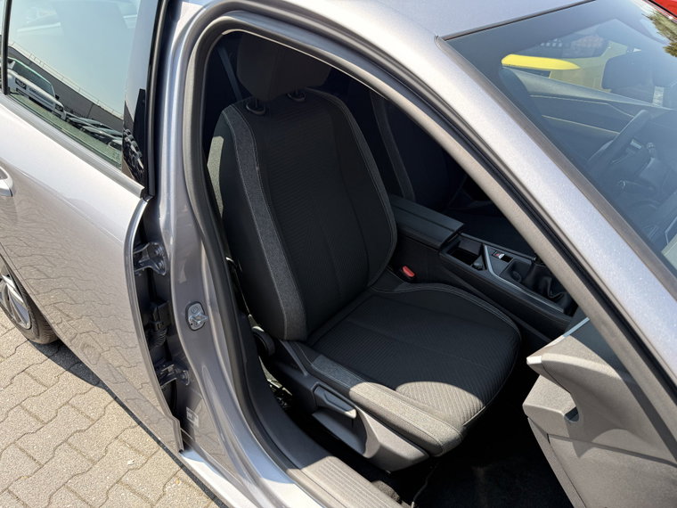 Vehicle Image 37