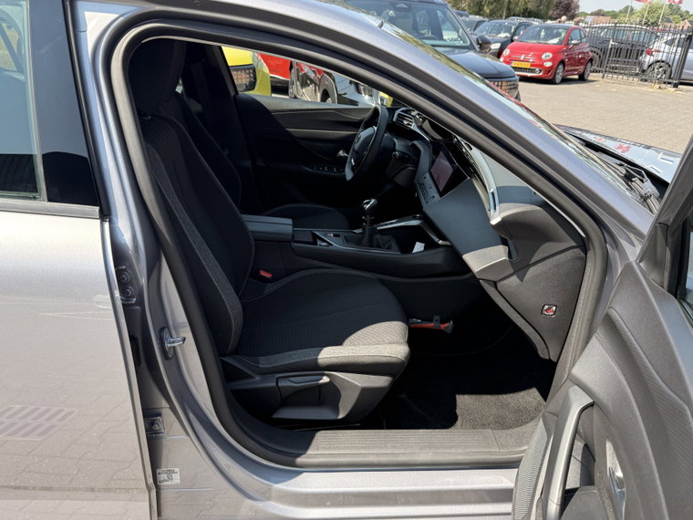 Vehicle Image 38