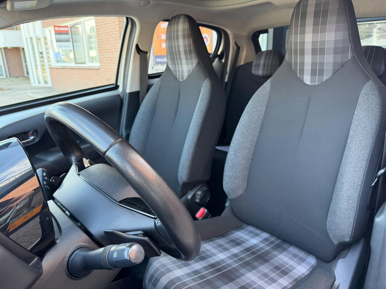 Vehicle Image 22