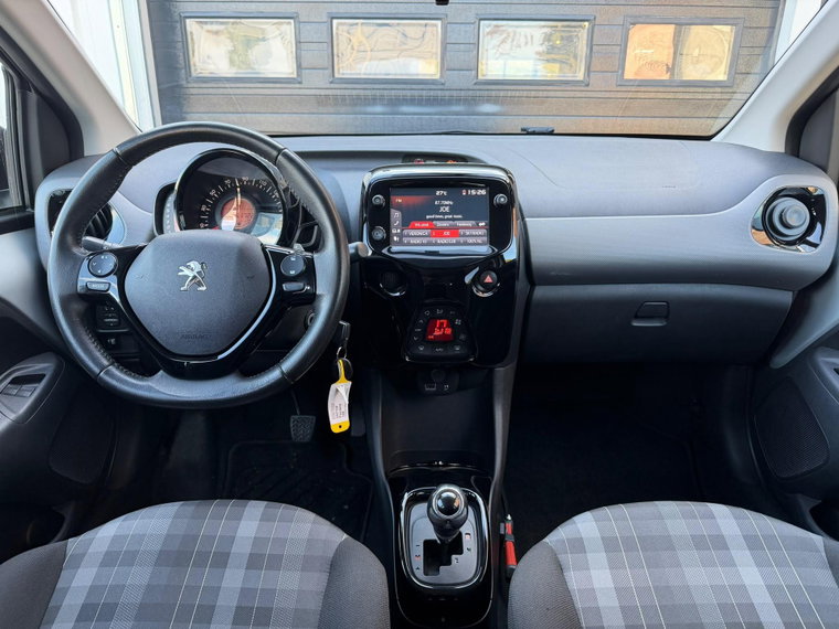 Vehicle Image 28