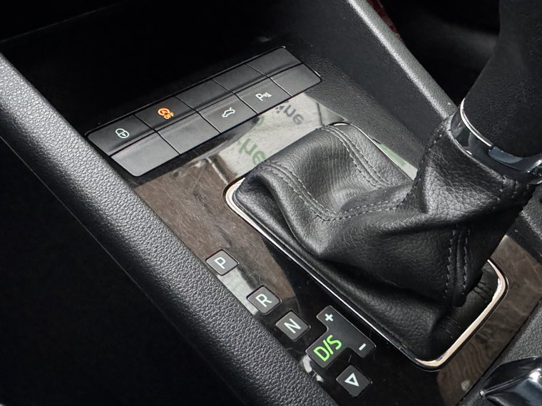 Vehicle Image 28