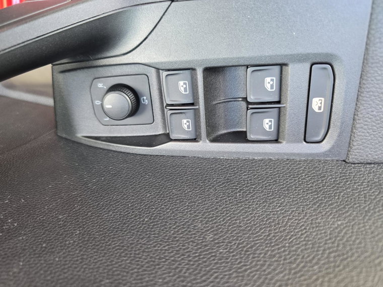 Vehicle Image 33