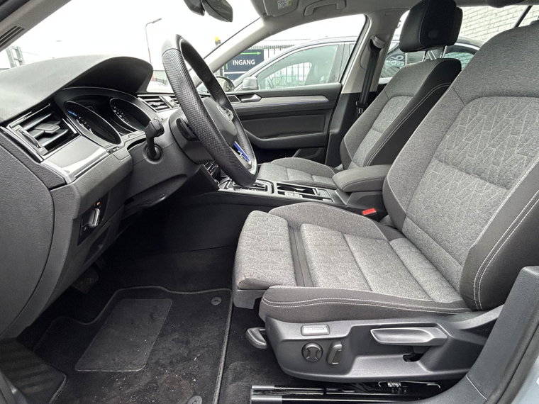 Vehicle Image 38
