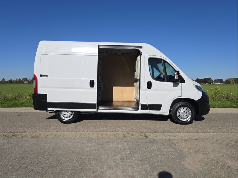 Vehicle Image 24