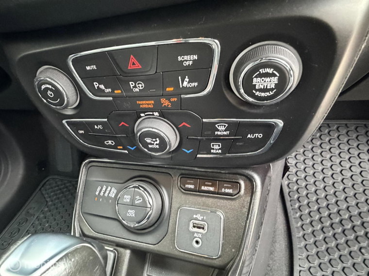 Vehicle Image 17