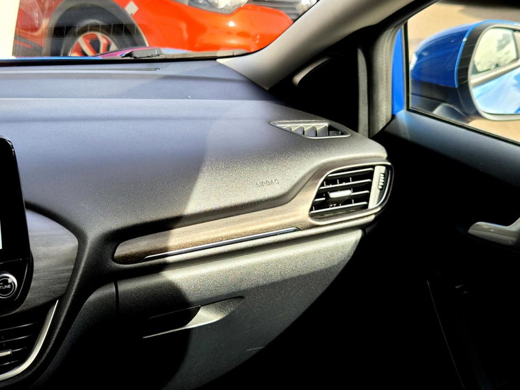 Vehicle Image 35