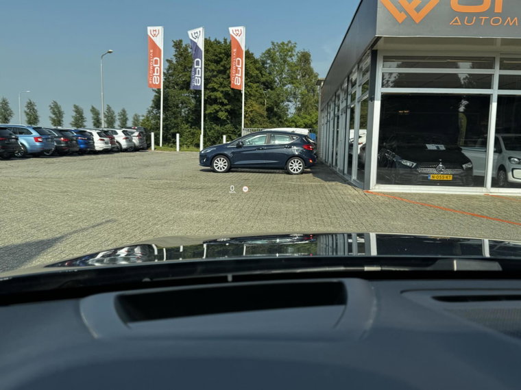 Vehicle Image 23