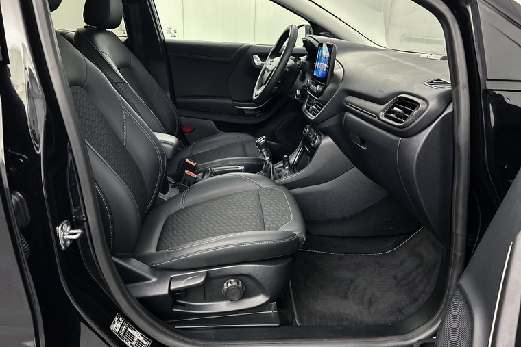 Vehicle Image 32