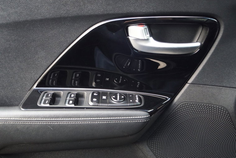 Vehicle Image 25