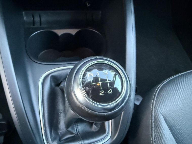 Vehicle Image 25