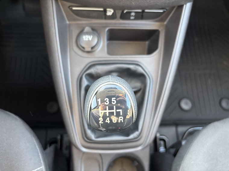 Vehicle Image 25