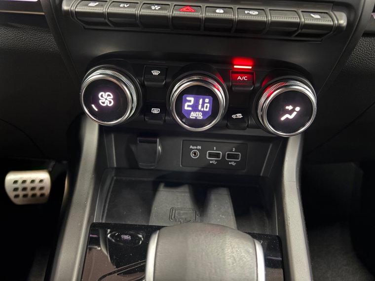 Vehicle Image 25