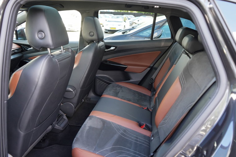 Vehicle Image 45