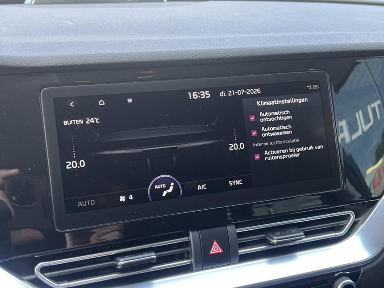 Vehicle Image 28