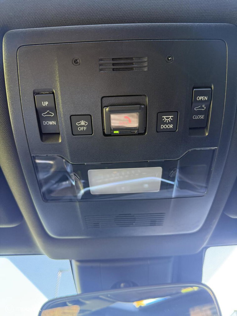 Vehicle Image 24