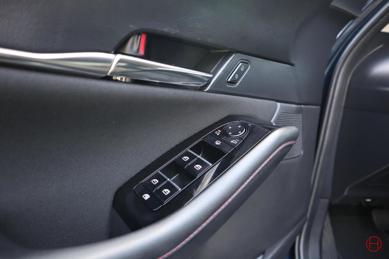 Vehicle Image 32