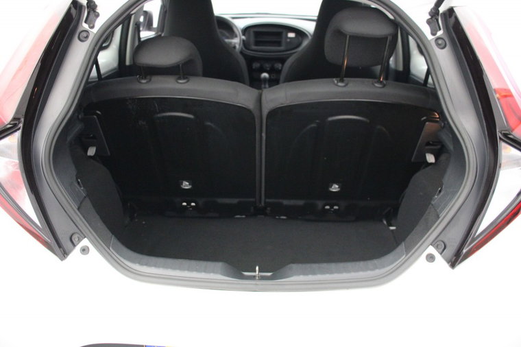 Vehicle Image 12