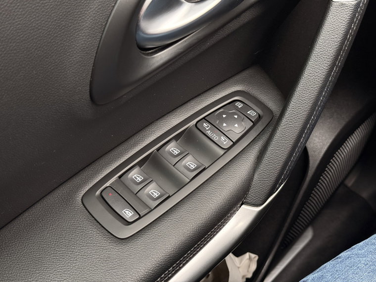 Vehicle Image 37