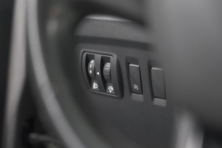Vehicle Image 25