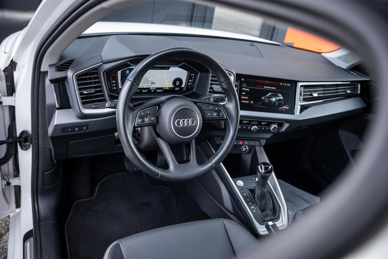 Vehicle Image 12