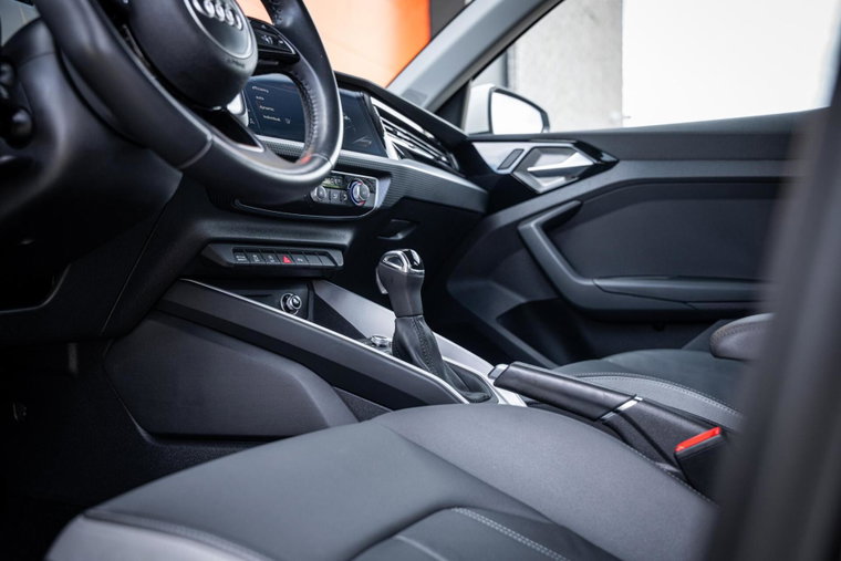 Vehicle Image 15