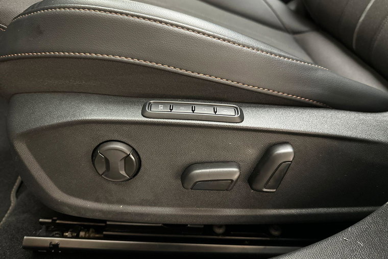 Vehicle Image 19