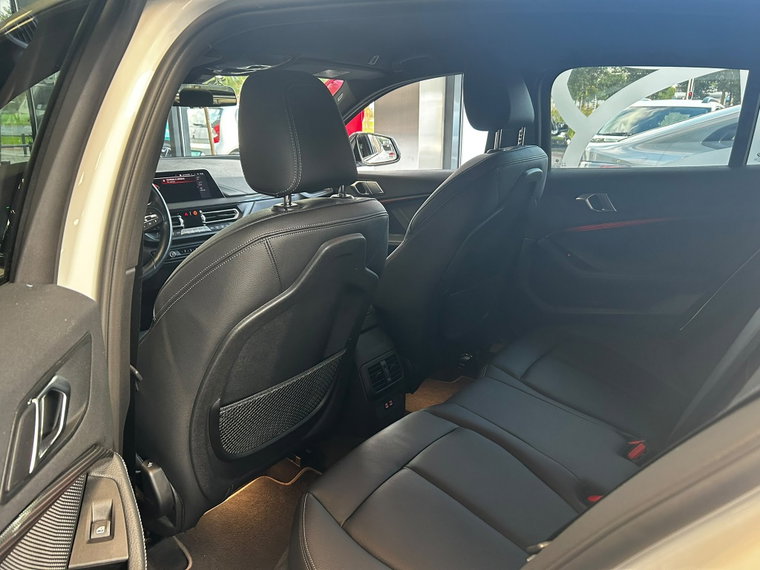 Vehicle Image 17
