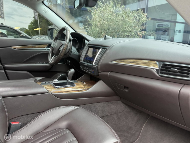 Vehicle Image 38