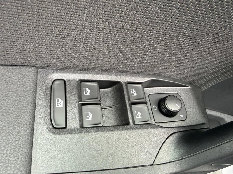 Vehicle Image 34