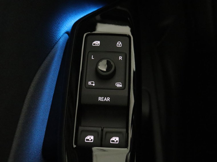 Vehicle Image 34