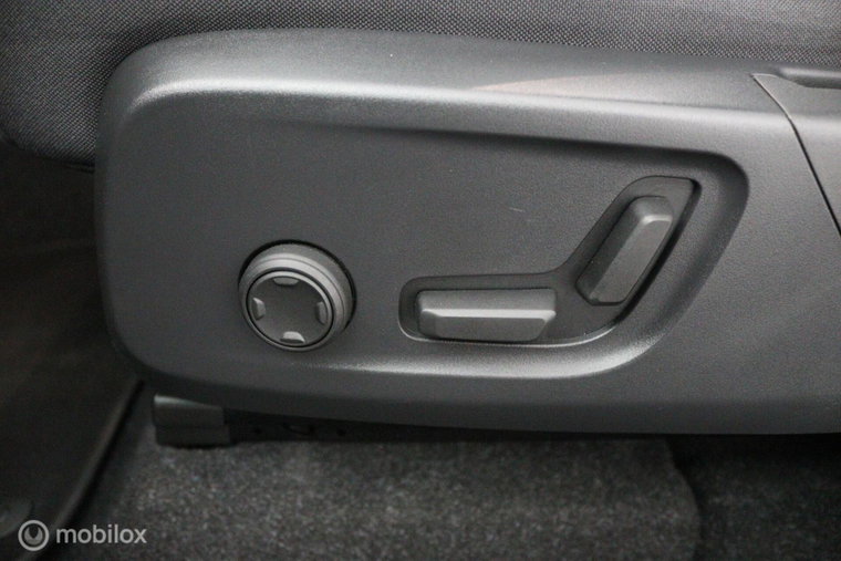 Vehicle Image 27
