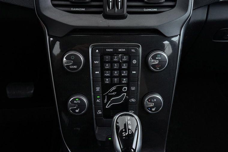 Vehicle Image 24