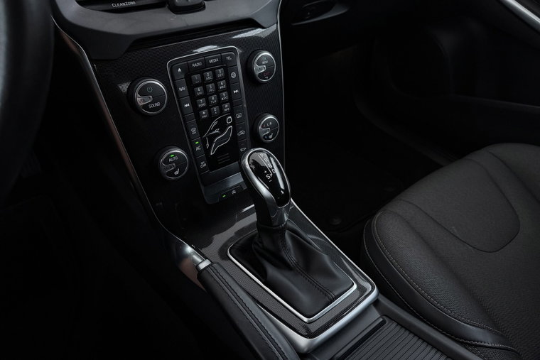 Vehicle Image 25
