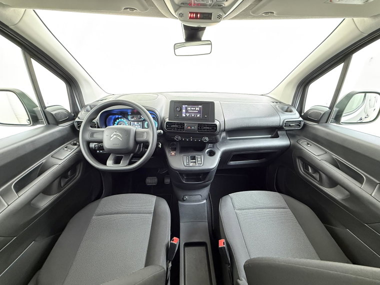Vehicle Image 25
