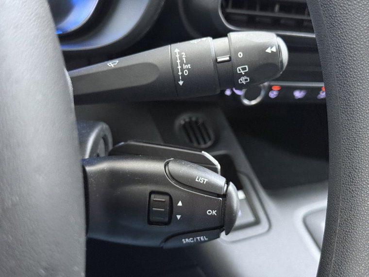 Vehicle Image 28
