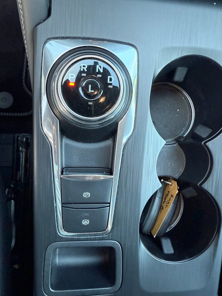 Vehicle Image 25