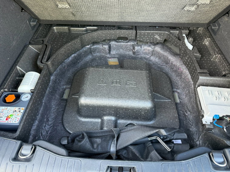 Vehicle Image 32