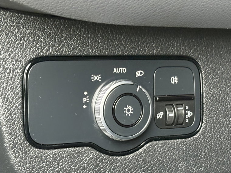 Vehicle Image 28