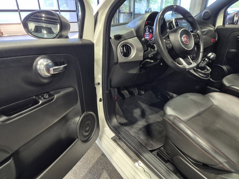 Vehicle Image 25