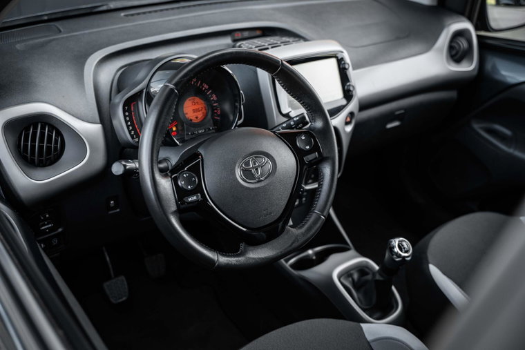 Vehicle Image 13