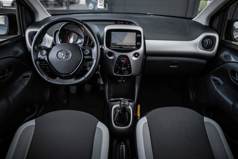 Vehicle Image 14
