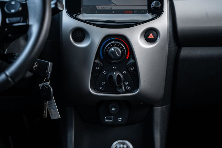 Vehicle Image 35
