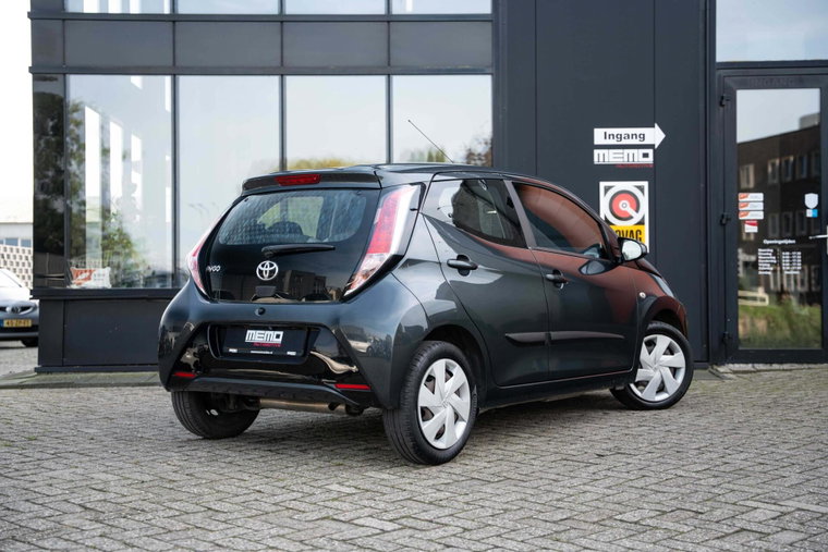 Vehicle Image 9