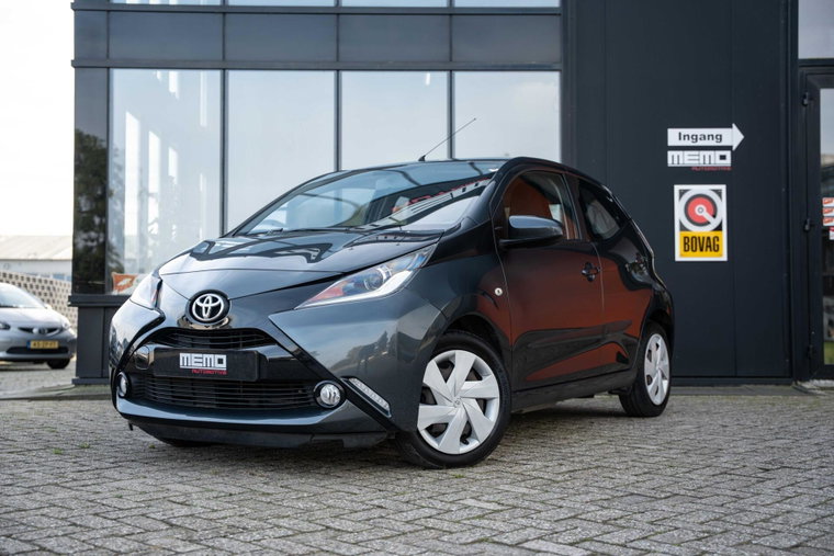 Vehicle Image 11